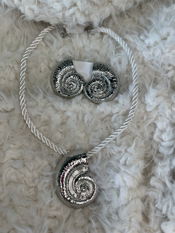 Shell Necklace Set