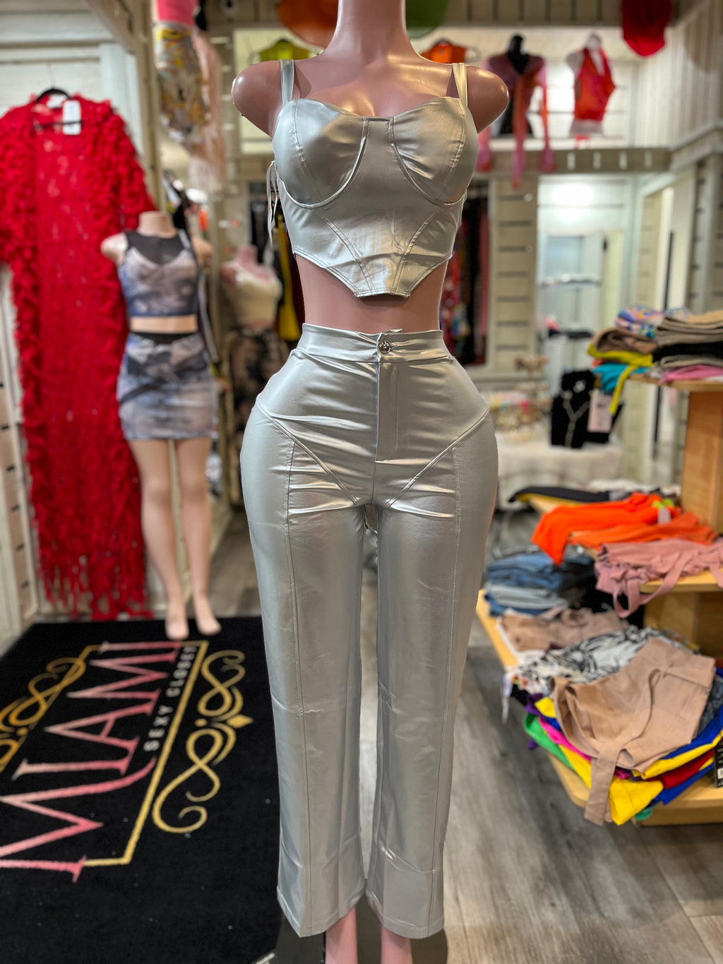 プラチナまたはゴールドのパンツセット