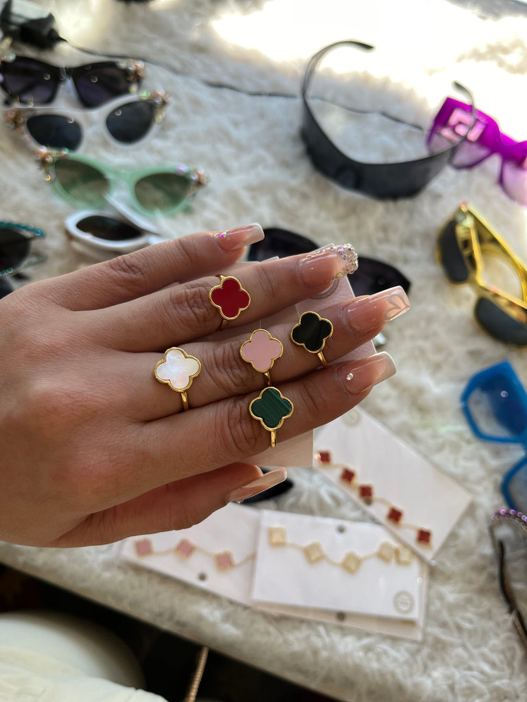 CLOVER RING