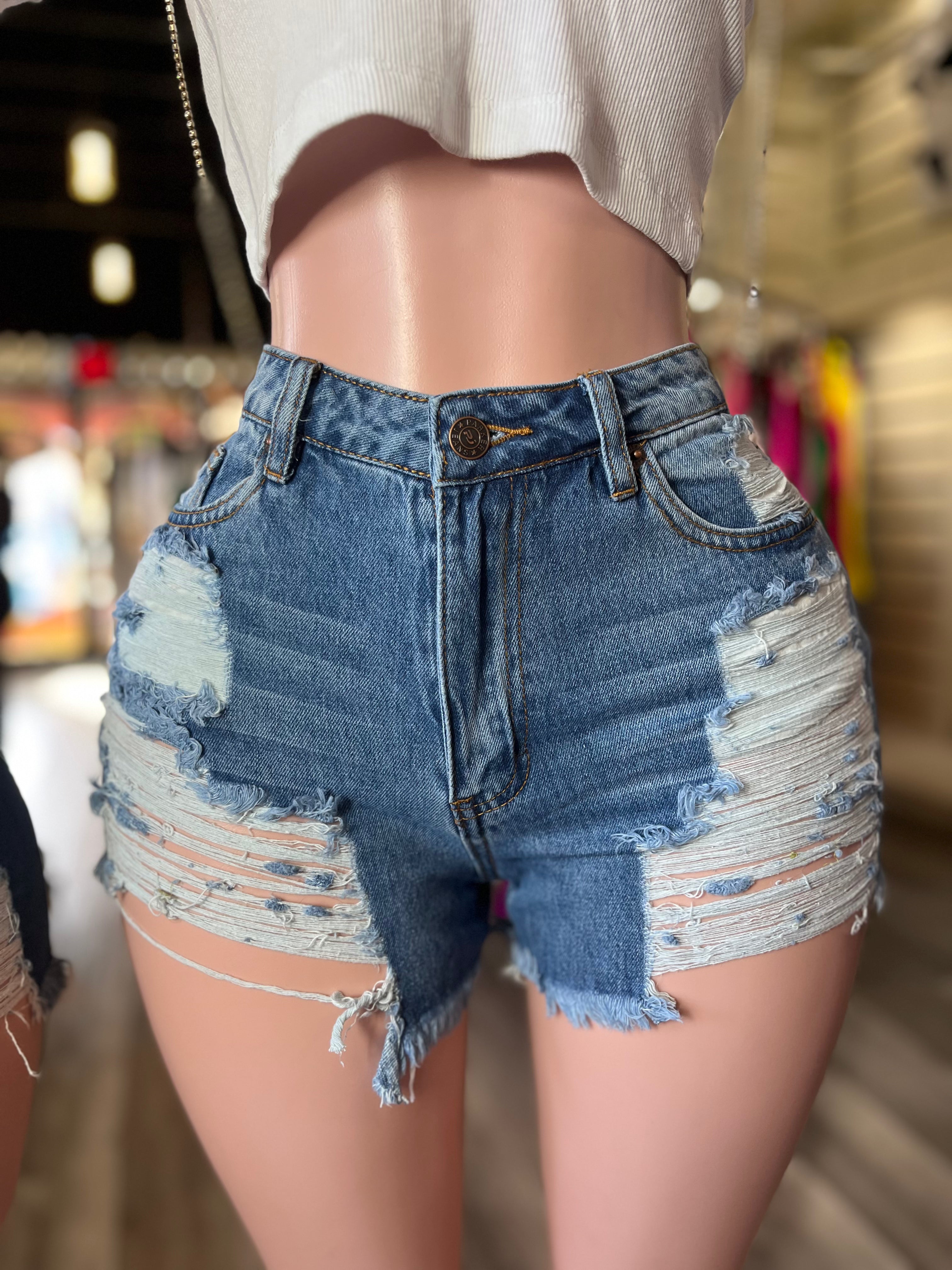 切りっぱなしショートパンツ