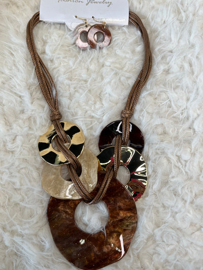 Tan Plate Necklace Set
