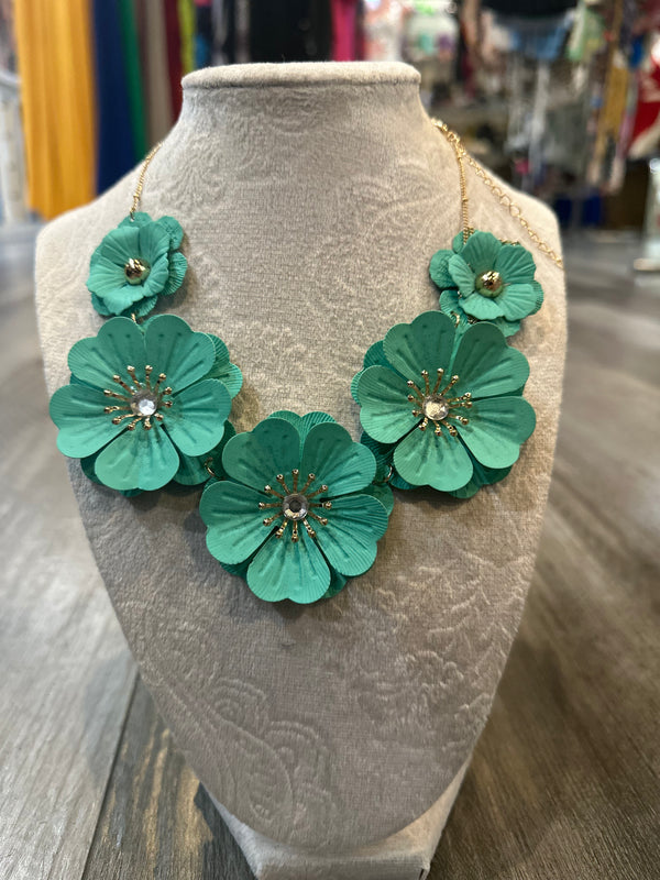 Flower necklace set